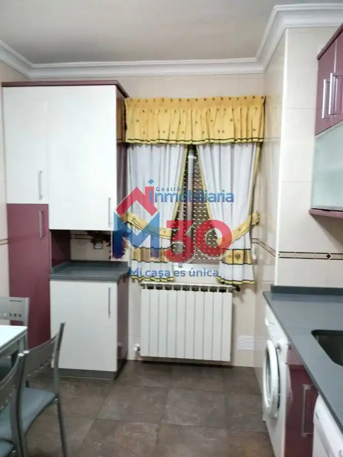 Cuina de Apartament en venda en Miranda de Ebro amb Calefacció, Parquet i Moblat