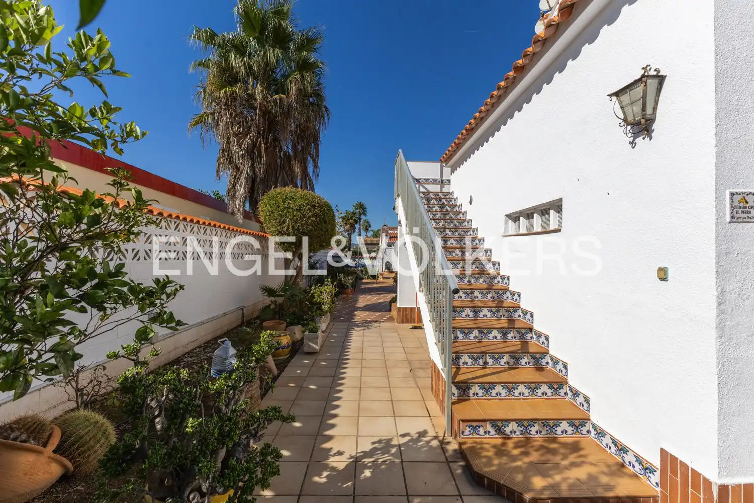 Vista exterior de Casa o xalet en venda en Sagunto / Sagunt amb Aire condicionat, Calefacció i Jardí privat