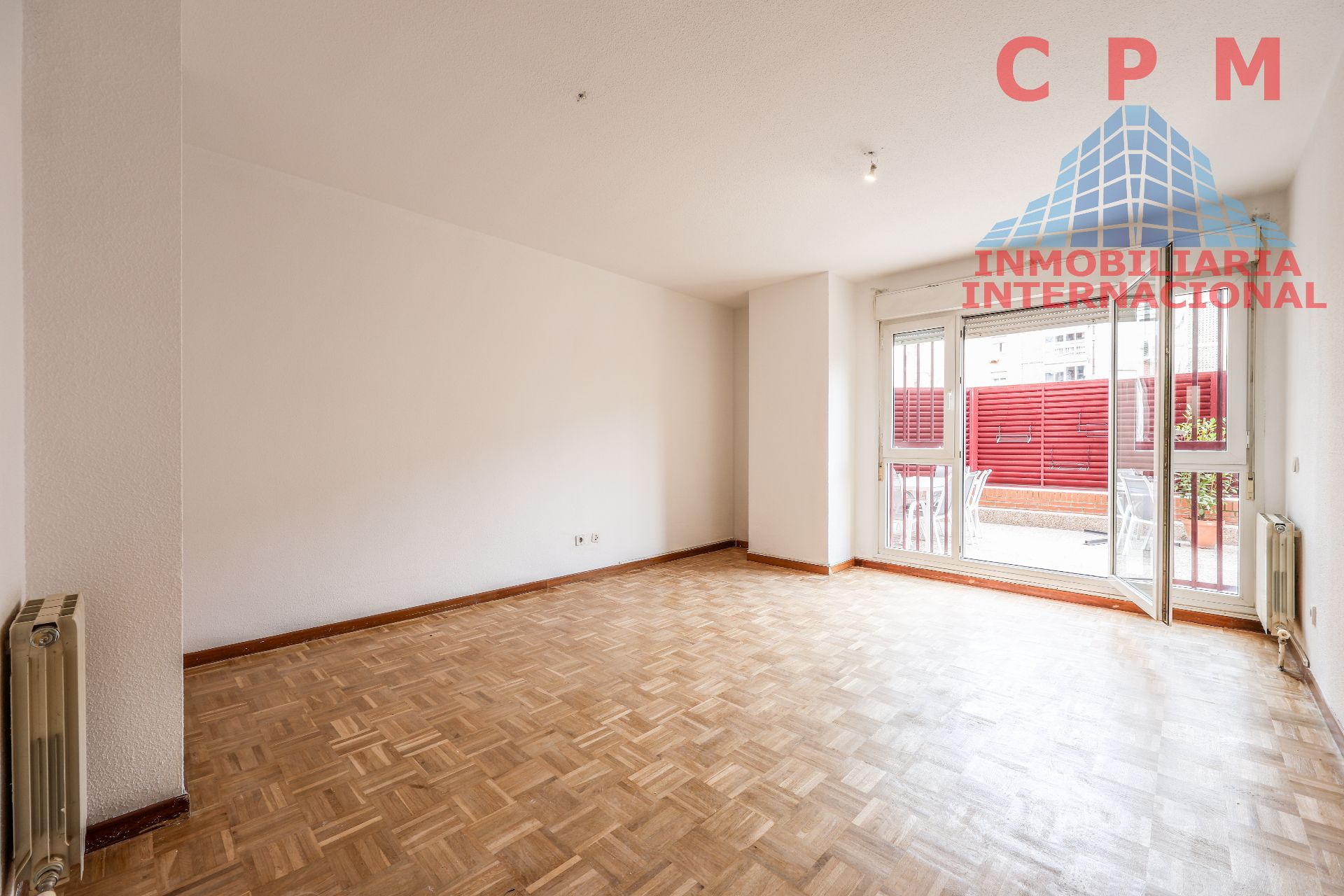 Living room of Flat for rent in  Madrid Capital  with Heating, Parquet flooring and Terrace