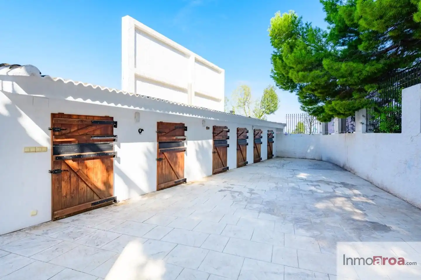 Vista exterior de Casa o xalet de lloguer en Bétera amb Aire condicionat, Calefacció i Jardí privat
