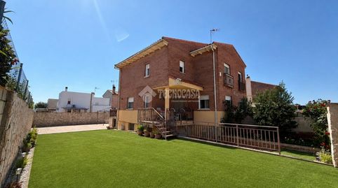 Foto 2 de Casa adosada en venta en Villanueva de la Torre, Guadalajara