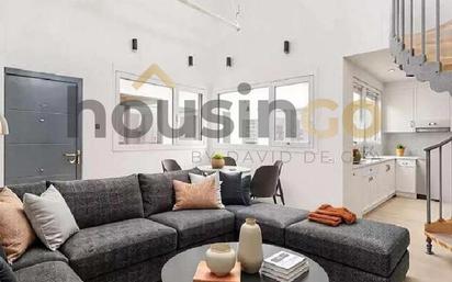 Living room of Flat for sale in  Madrid Capital  with Air Conditioner, Oven and Washing machine
