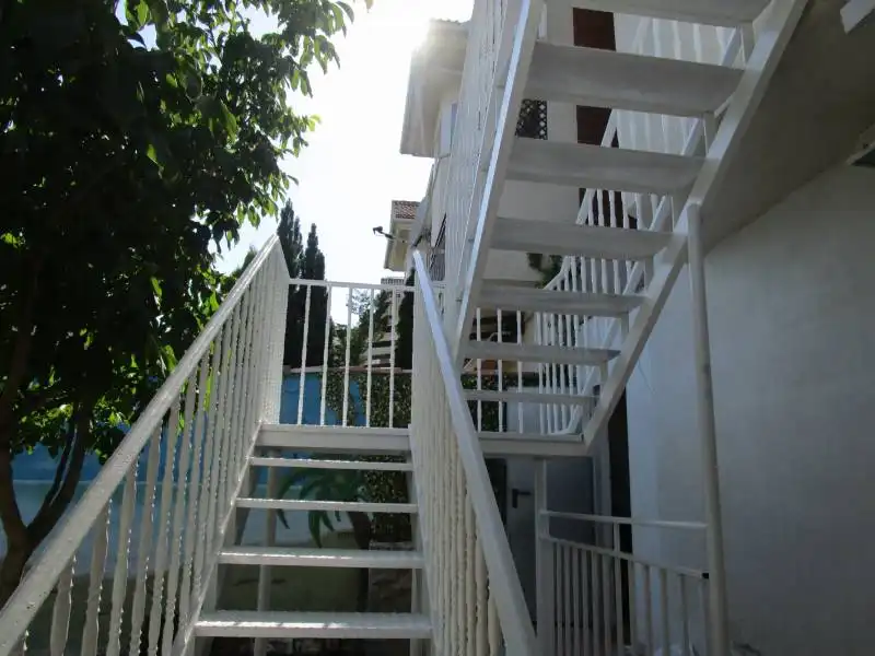 Außenansicht von Einfamilien-Reihenhaus zum Verkauf in Cabrerizos mit Heizung, Abstellraum und Schwimmbad
