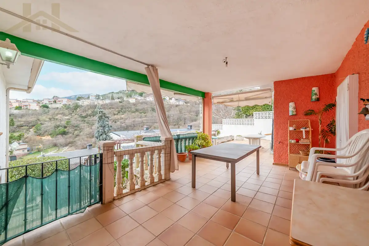 Terrassa de Casa o xalet en venda en Miraflores de la Sierra amb Calefacció, Jardí privat i Terrassa