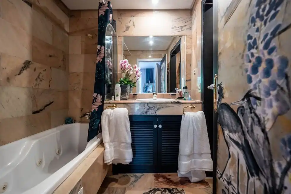 Bany de Apartament en venda en Marbella amb Aire condicionat, Moblat i Forn