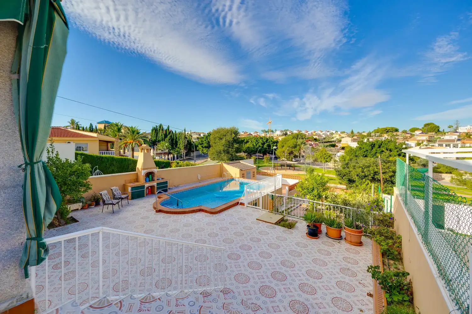 Piscina de Casa adosada en venta en Torrevieja con Aire acondicionado, Calefacción y Jardín privado