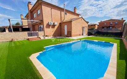 Swimming pool of Single-family semi-detached for sale in Valdeavero  with Air Conditioner and Swimming Pool