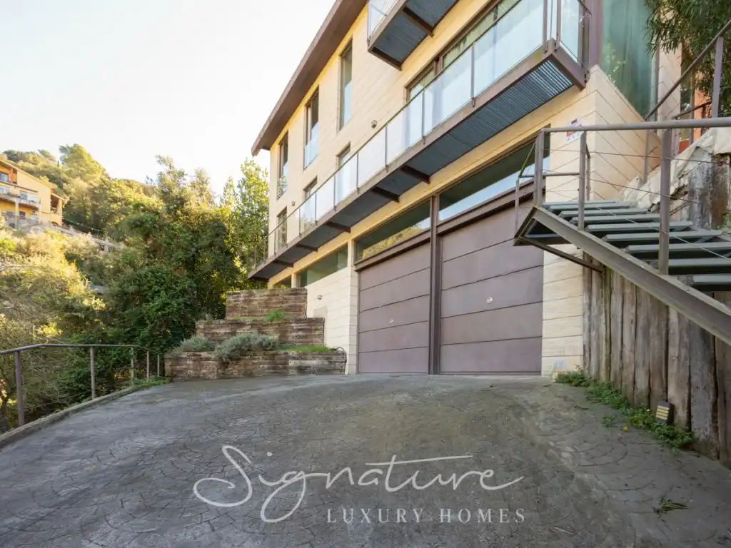 Vista exterior de Casa o chalet en venta en Barcelona con Aire acondicionado