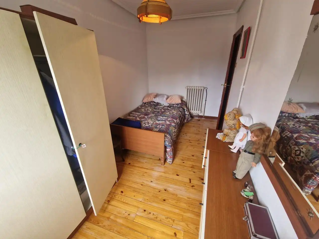 Dormitori de Casa o xalet en venda en Burgos amb Calefacció, Jardí privat i Traster