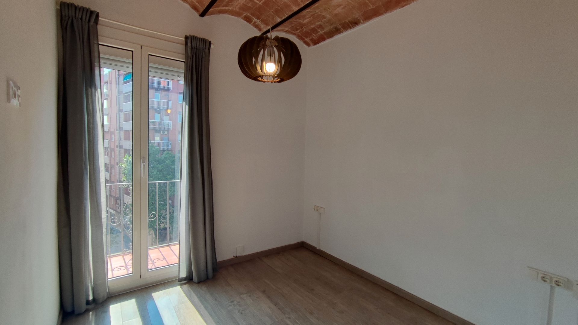 Habitación de Piso de alquiler en  Barcelona Capital con Parquet, Terraza y Amueblado