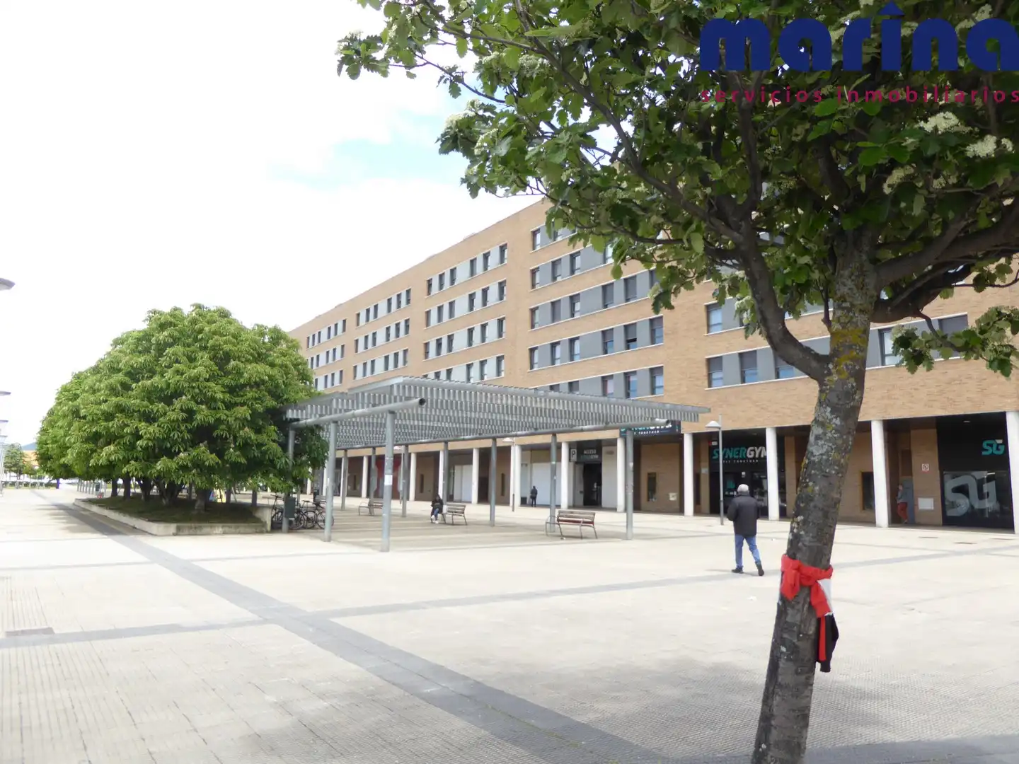 Vista exterior de Local en venda en  Pamplona / Iruña amb Calefacció, Terrassa i Moblat