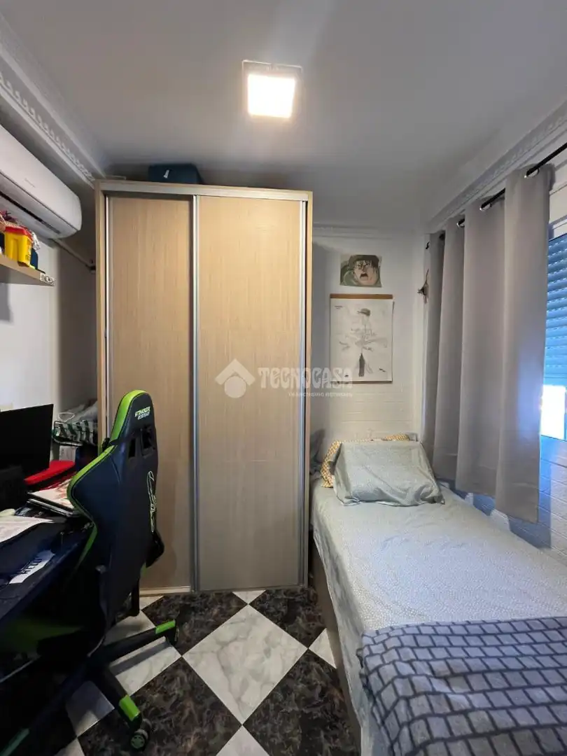Habitación de Piso en venta en Carmona, Sevilla