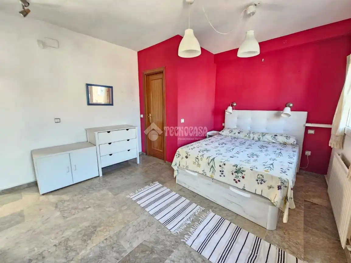 Schlafzimmer von Dachboden zum Verkauf in Madrid mit Heizung, Terrasse und Balkon