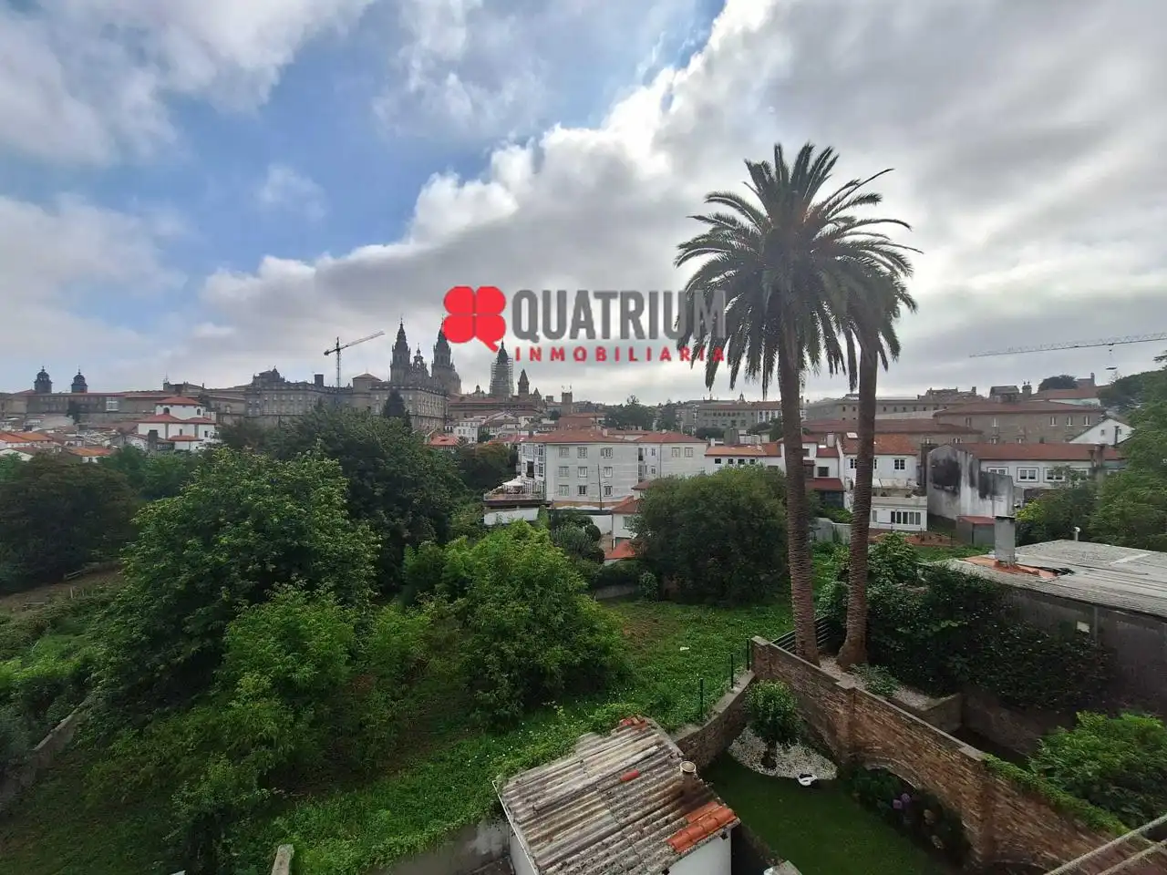 Vista exterior de Pis de lloguer en Santiago de Compostela  amb Calefacció i Moblat