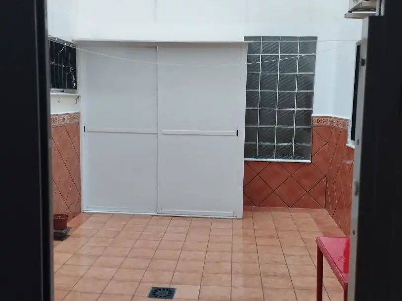 Flat with lift for sale in Calle León 34