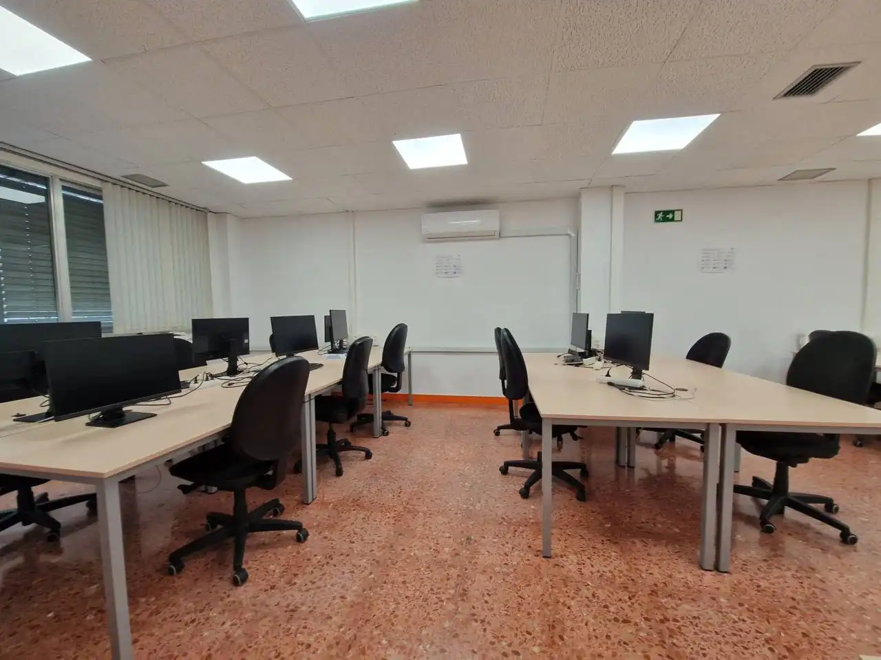 Oficina de alquiler en Bilbao  con Aire acondicionado, Calefacción y Alarma