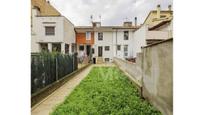 Vista exterior de Casa o xalet en venda en Torelló amb Calefacció, Jardí privat i Terrassa