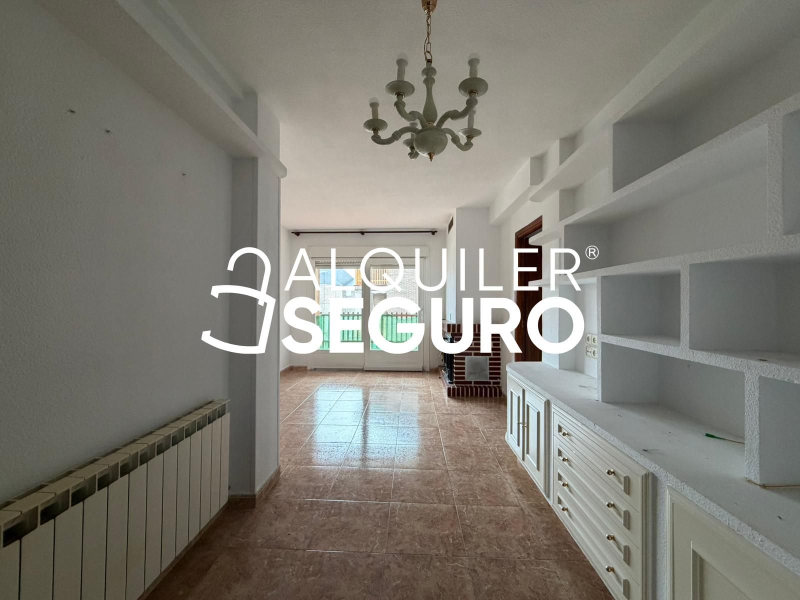 Sala de estar de Piso de alquiler en Guadarrama con Calefacción, Terraza y Piscina