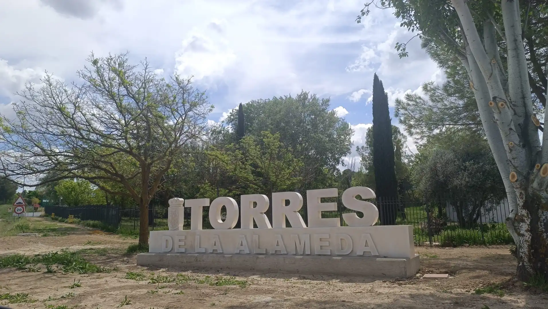 Vista exterior de Residencial en venda en Torres de la Alameda