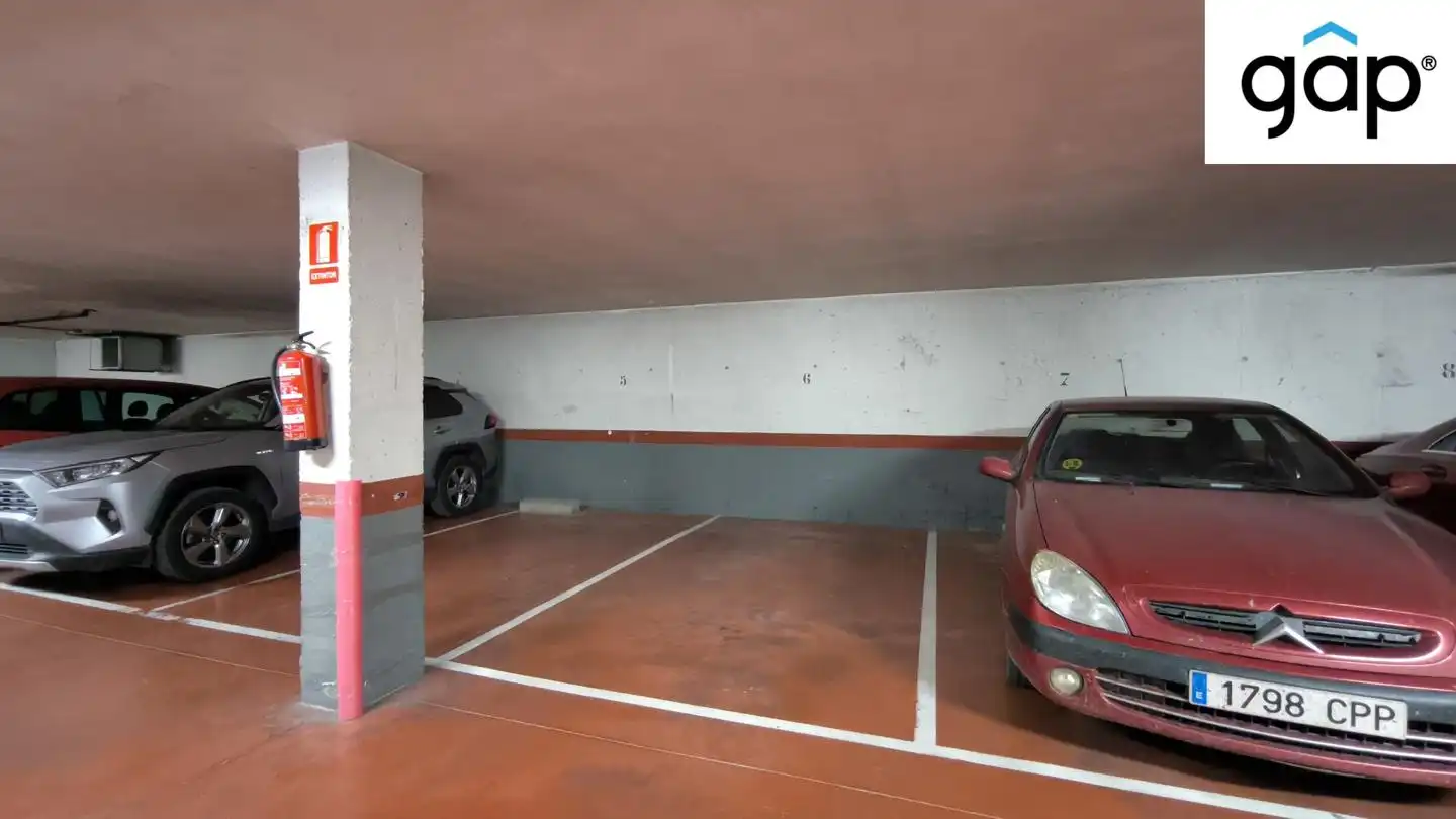 Parking de Piso de alquiler en Cuenca con Calefacción, Terraza y Amueblado