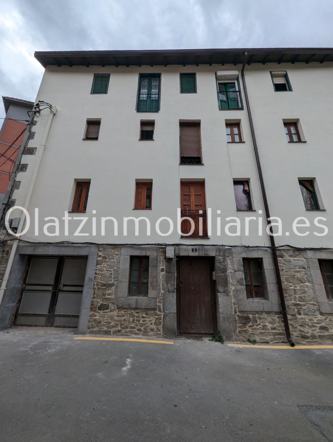 Außenansicht von Wohnung zum verkauf in Balmaseda mit Abstellraum und Balkon