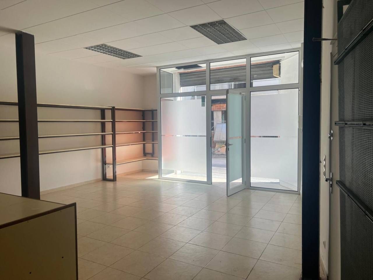 Local de lloguer a Almogàvers, 12, Centre