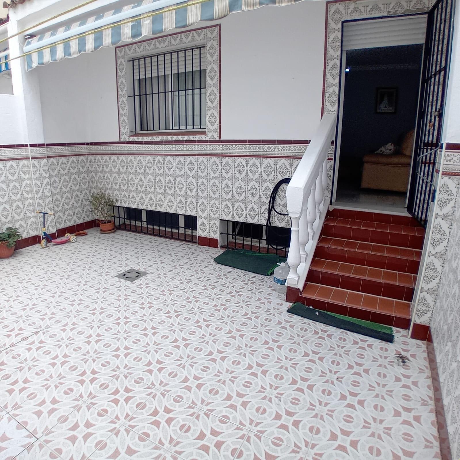 Single-family semi-detached for sale in Algeciras  with Storage room