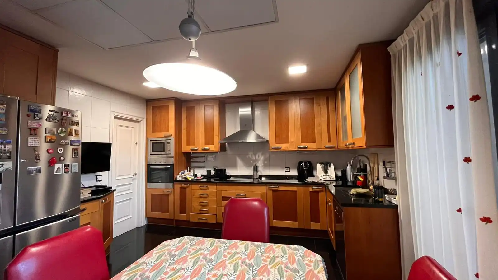 Cocina de Casa adosada en venta en Madrid con Aire acondicionado, Calefacción y Jardín privado