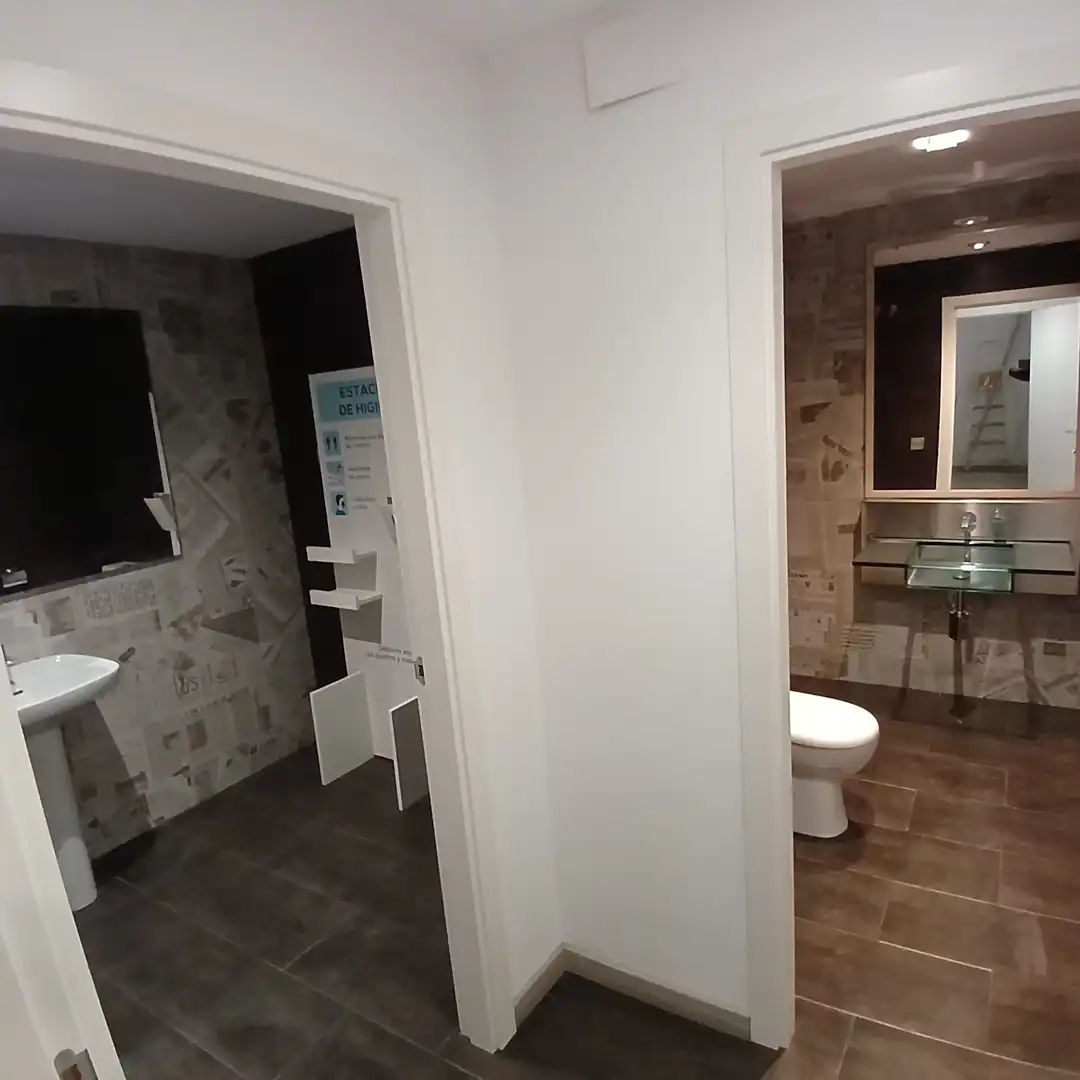 Baño de Local en venta en Zaragoza con Aire acondicionado y Calefacción