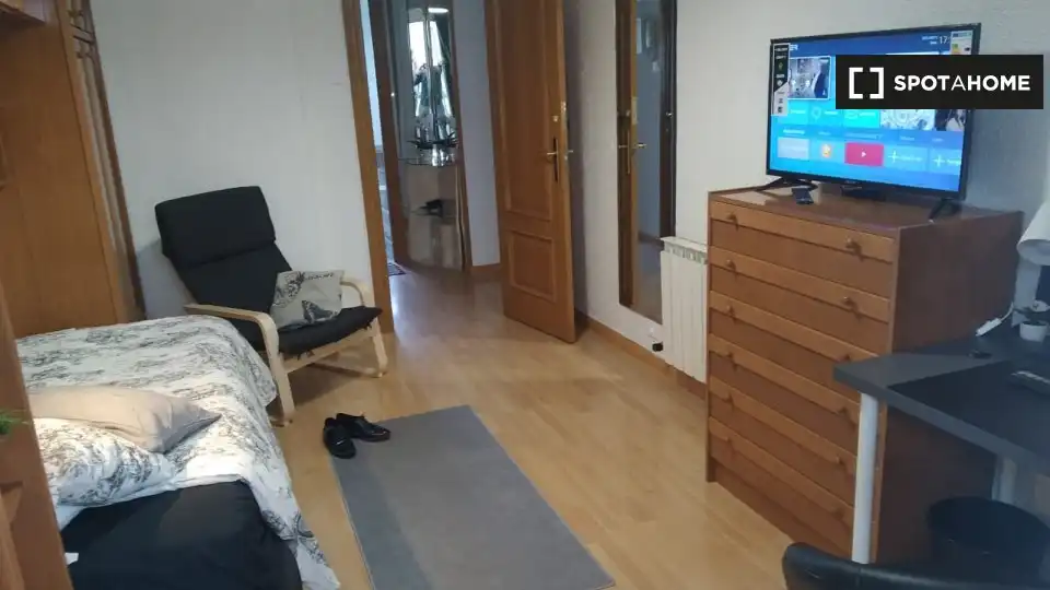 Living room of Flat for share in Zaragoza  with Air Conditioner, Heating and Furnished