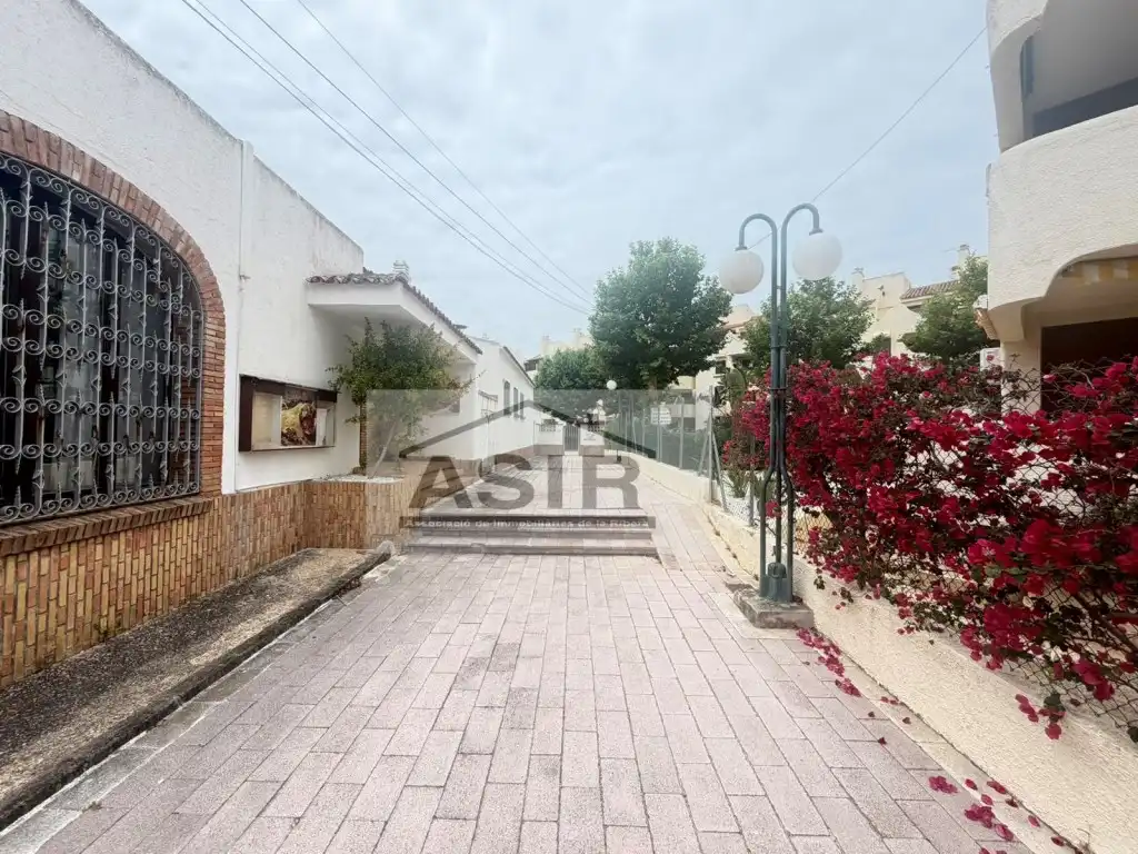 Vista exterior de Local en venta en Dénia