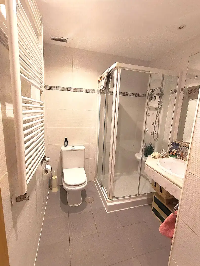 Badezimmer von Dachboden zum Verkauf in Madrid mit Terrasse, Abstellraum und Gemeinschaftspool