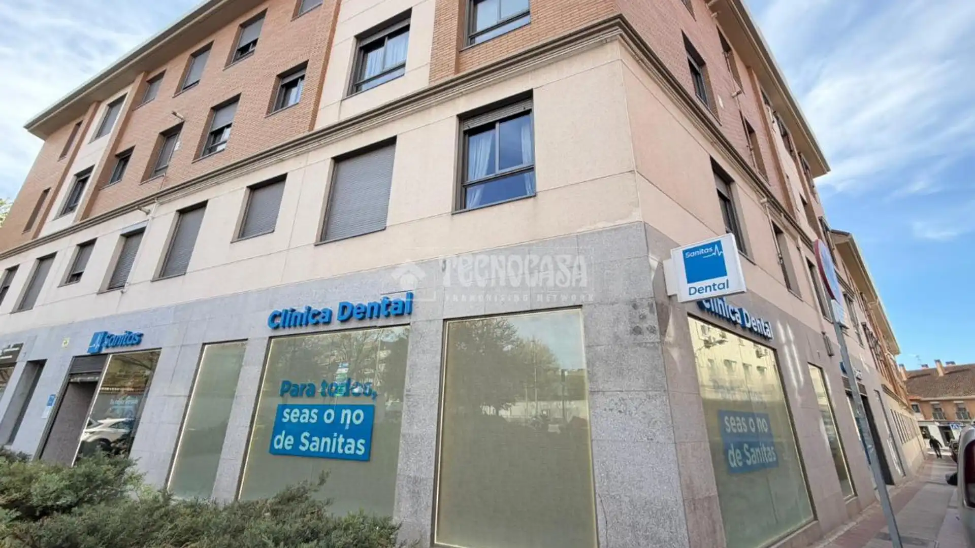 Vista exterior de Local en venta en  Madrid Capital