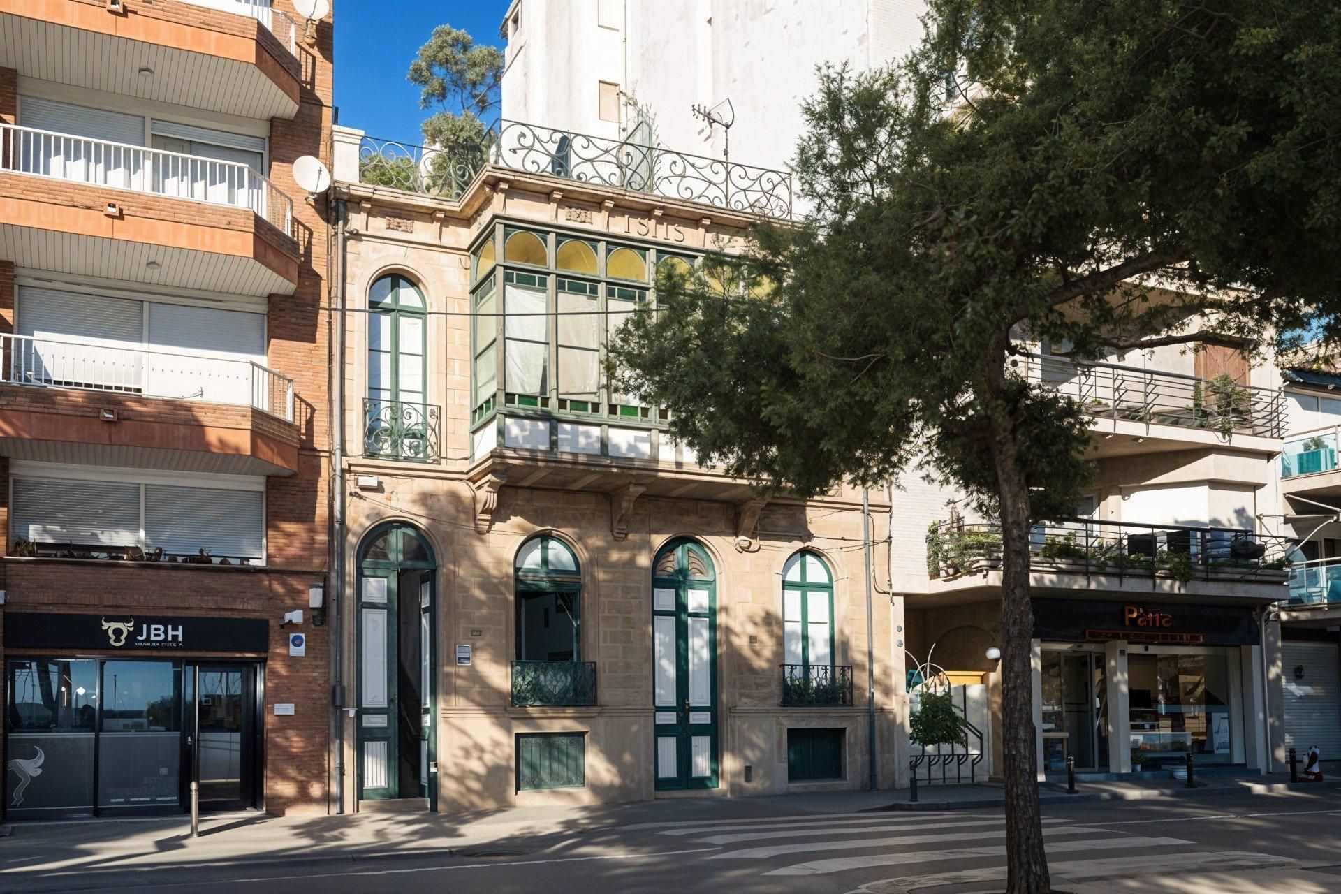 Vista exterior de Casa adosada en venda en Blanes amb Terrassa i Balcó