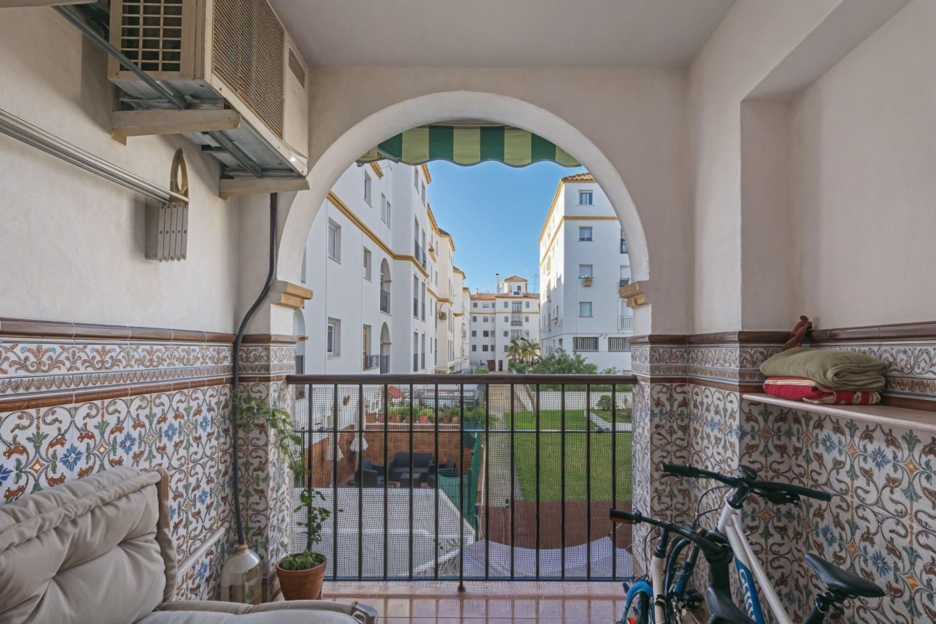 Piso en venta en Calle de Luis Buñuel, Huerta Nueva, Estepona Pueblo