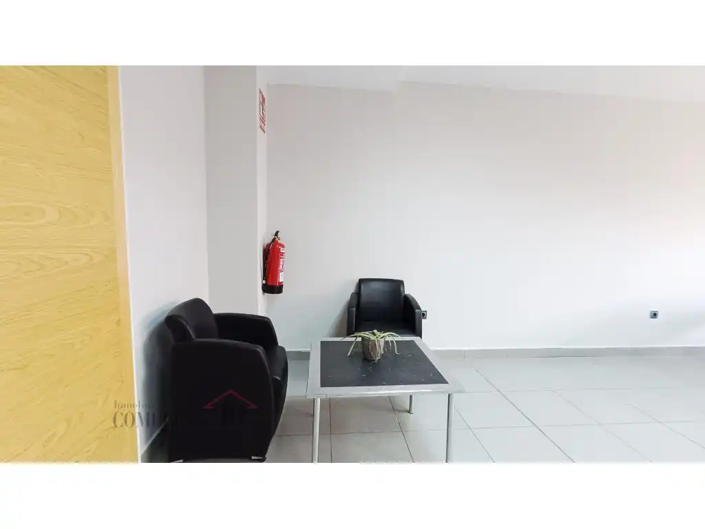Office space with lift to rent in Calle Luis Alvarez Lencero, imagen 8