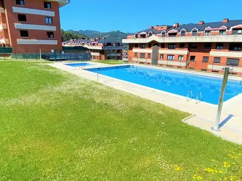 Piscina de Piso de alquiler en Castro-Urdiales con Amueblado y Se aceptan mascotas