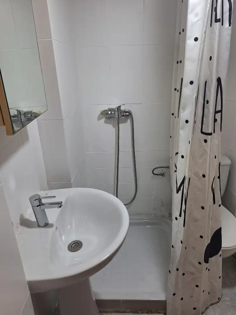 Badezimmer von Einfamilien-Reihenhaus zum Verkauf in Granada mit Terrasse, Möbliert und Ofen