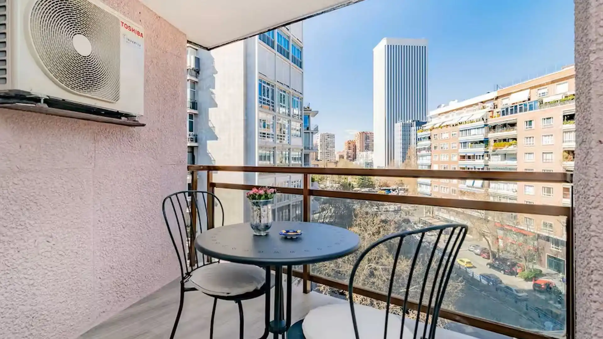 Terraza de Apartamento de alquiler en  Madrid Capital con Aire acondicionado, Calefacción y Amueblado