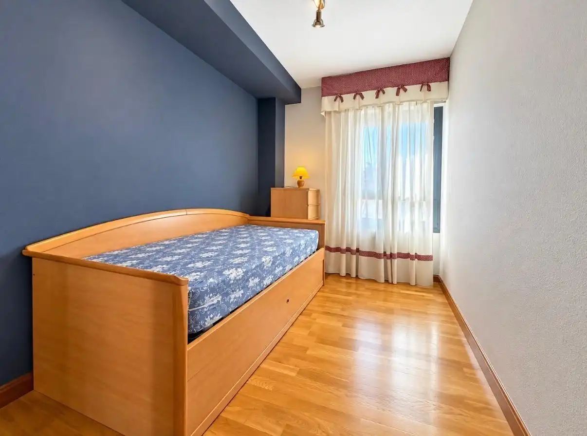 Bedroom of Apartments for sale in  Pamplona / Iruña  with Heating, Parquet flooring and Storage room
