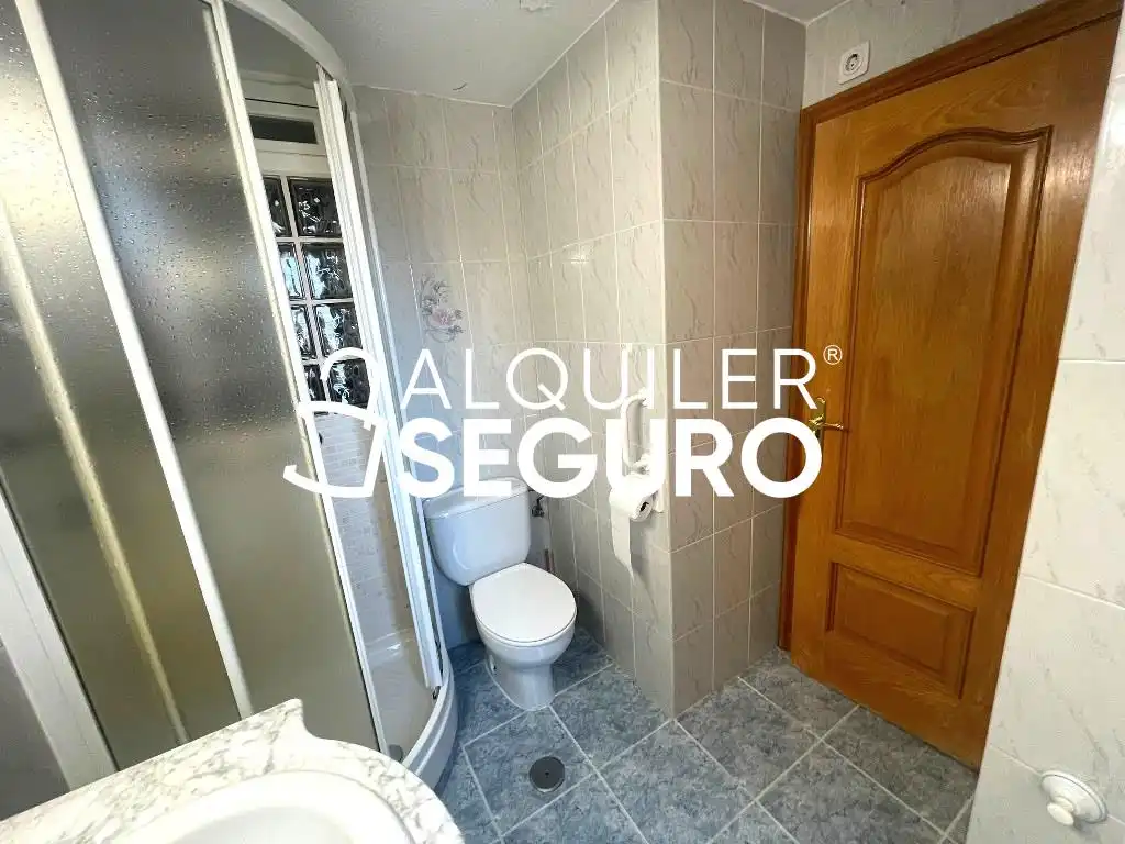 Bany de Pis de lloguer en Madrid amb Aire condicionat, Calefacció i Terrassa