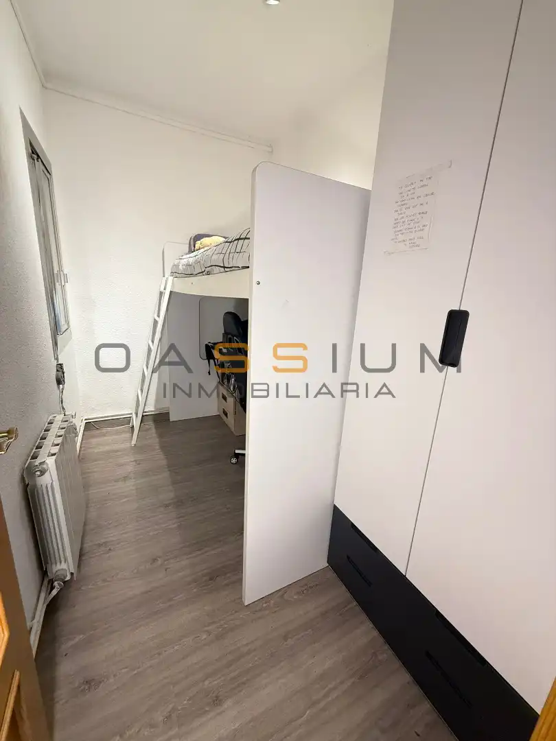 Piso en venta en Cornellà de Llobregat con Calefacción y Amueblado