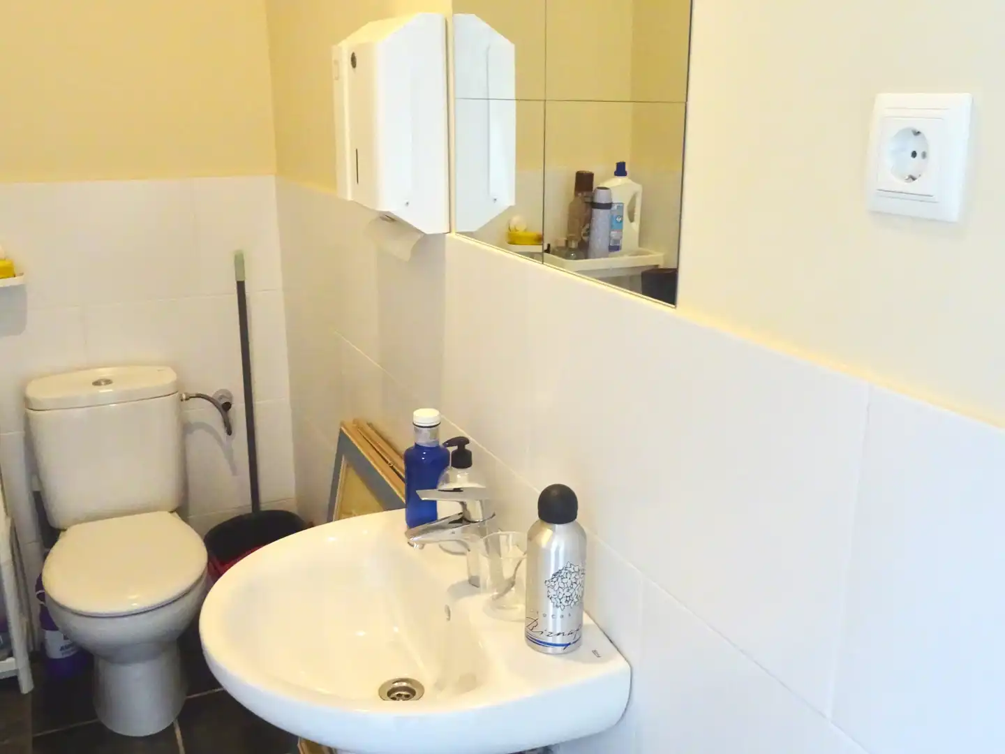 Badezimmer von Geschaftsraum zur Miete in Tres Cantos mit Heizung