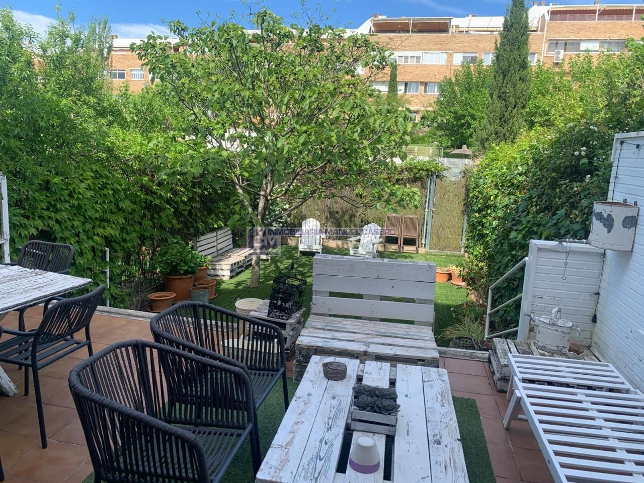 Jardí de Casa adosada en venda en Cáceres Capital amb Calefacció, Terrassa i Traster