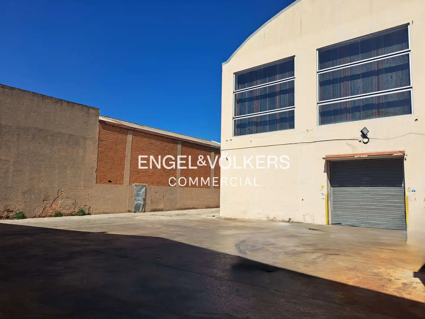 Außenansicht von Fabrikhallen zur Miete in L'Hospitalet de Llobregat