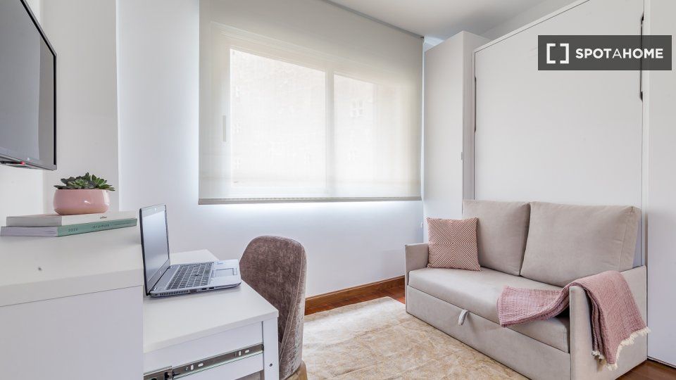 Bedroom of Flat to rent in  Madrid Capital  with Air Conditioner, Heating and Furnished