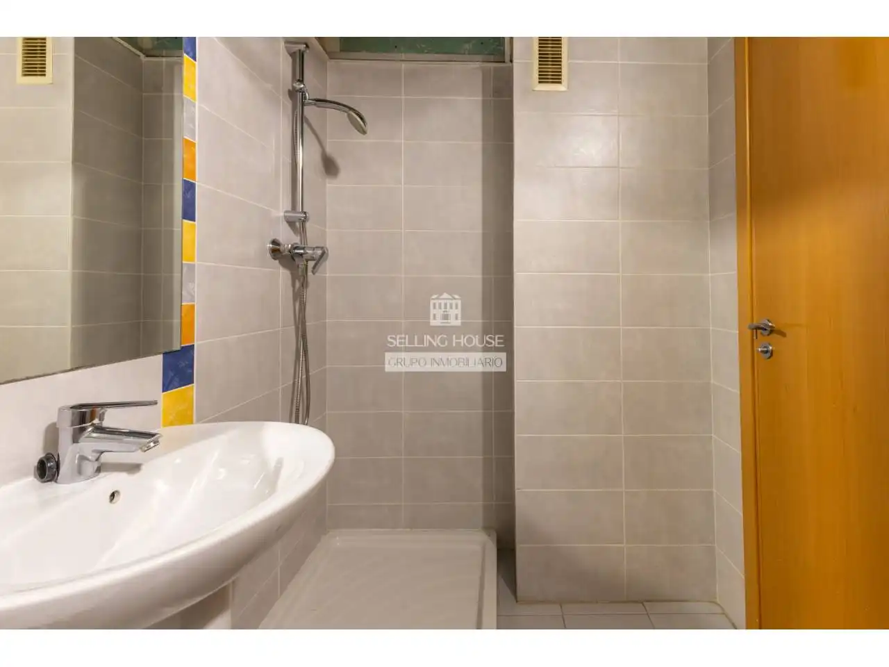 Badezimmer von Wohnung zum Verkauf in Valencia mit Klimaanlage, Heizung und Parkett