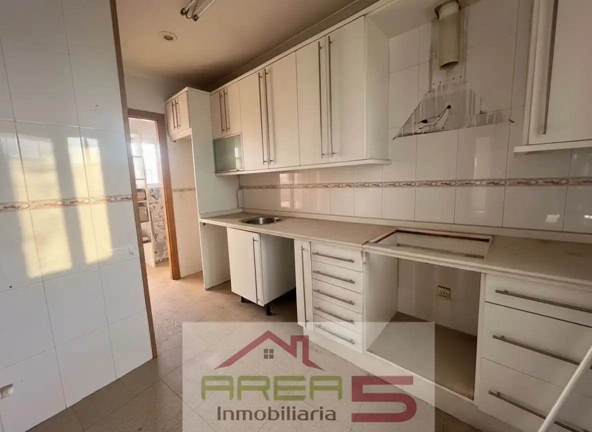 Cocina de Piso en venta en Villanueva de la Serena con Parquet, Terraza y Balcón