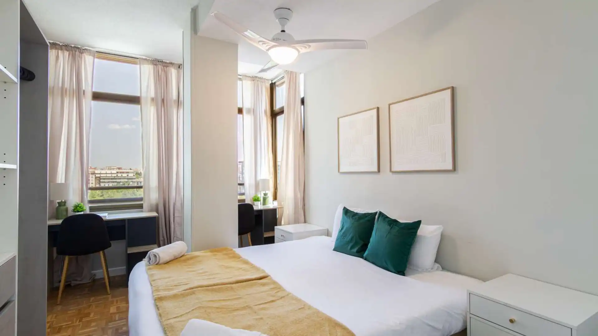 Room in Cuatro Caminos - Azca