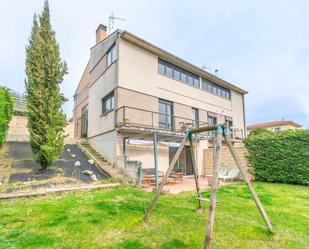 Vista exterior de Casa adosada en venda en Beriáin amb Calefacció, Jardí privat i Terrassa